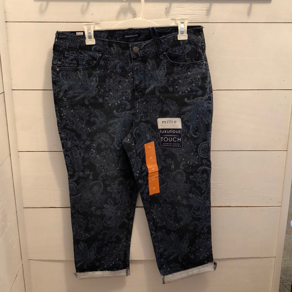 NWT Bandolino Paisley Millie Capri Jeans